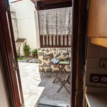 La Casa Baja