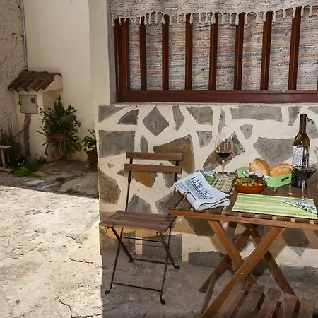 La Casa Baja