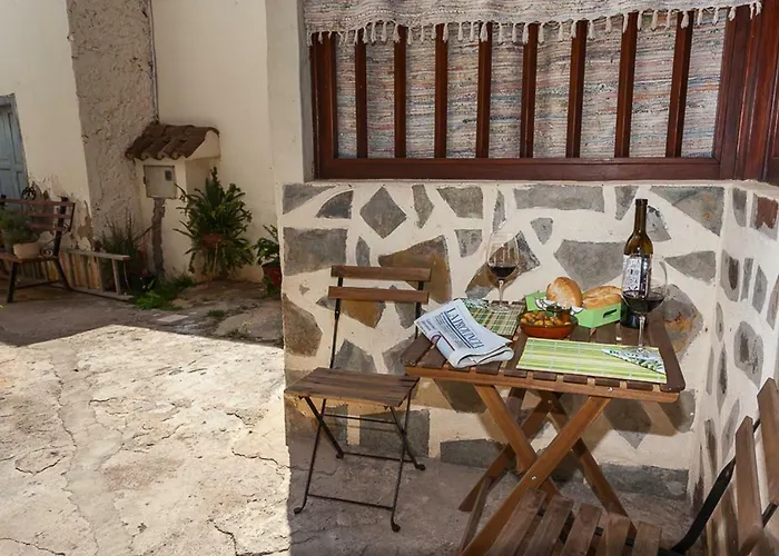 La Casa Baja